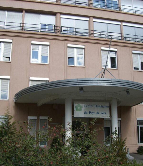 Entrée principale du centre hospitalier de Saint-Chamond