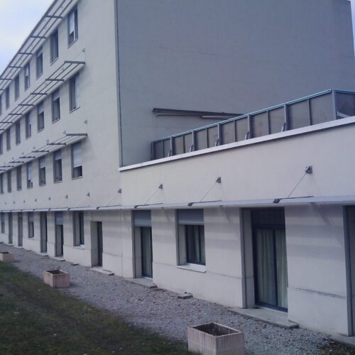 Façade est du bâtiment hospitalier rénové à Firminy